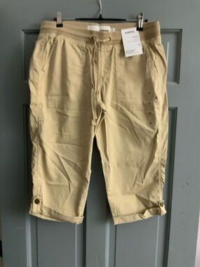 Sonoma Women's Beige Capri mid rise
